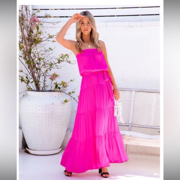 Dresses & Skirts - VICI Free Falling strapless Tiered Maxi Dress